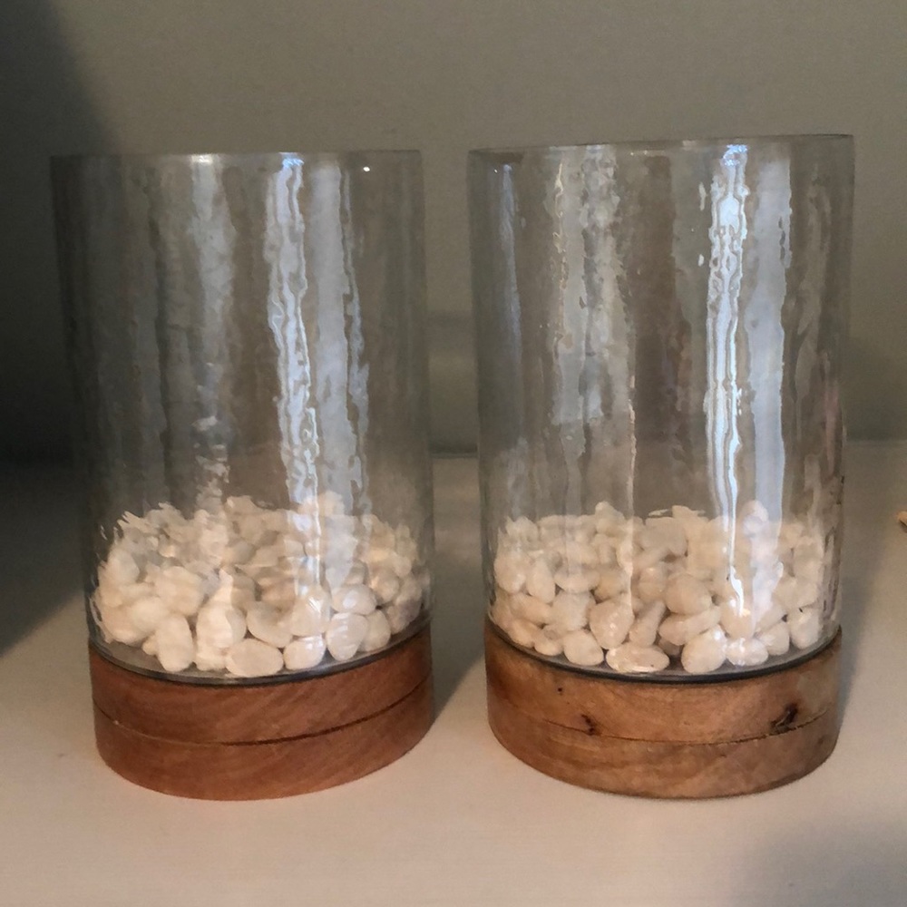 Glass candle holder and stones